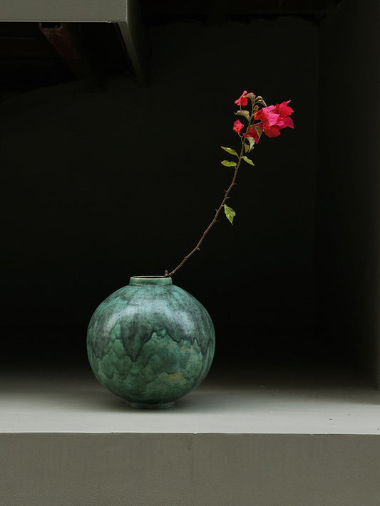 The Elegance of Oriental Design: Spotlight on the Vintage Ceramic Green Vase